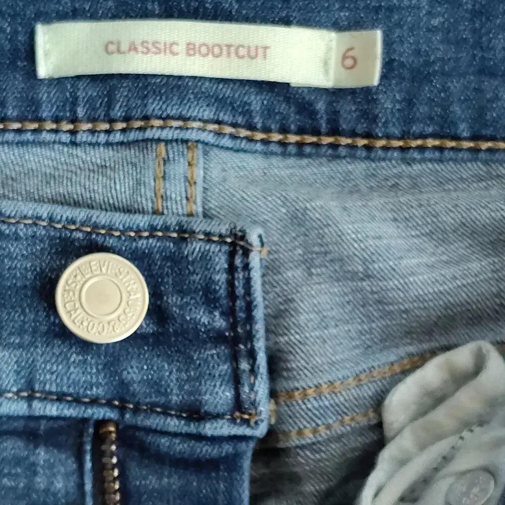 Levi’s Classic Bootcut Jeans Women’s Size 6 (28x32) Medium Wash Stretch